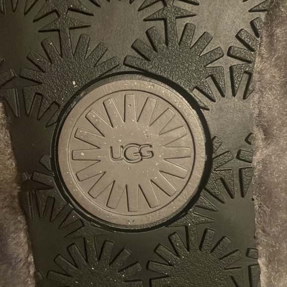 Brand New Never worn Women’s UGG Fuzz Yeah Slippers Size 5 - Picture 6 of 9